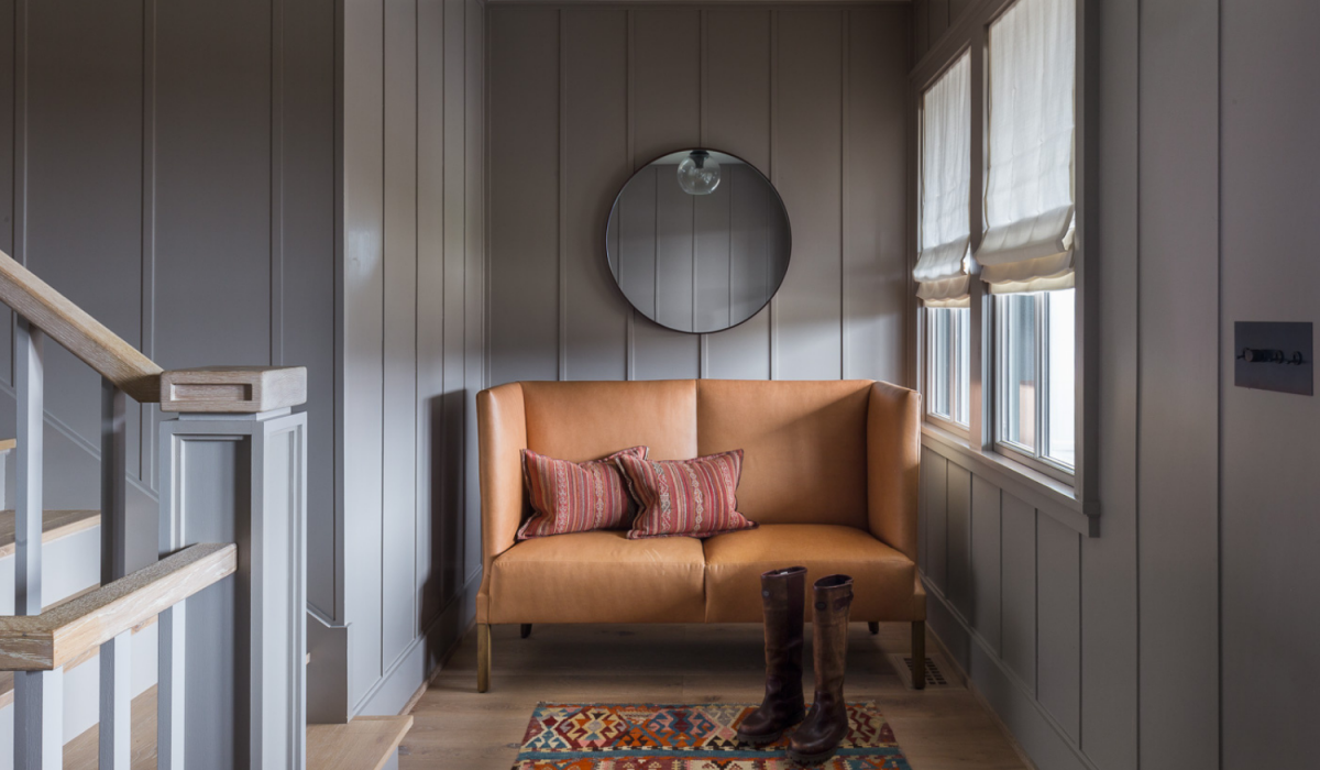 coddington-design-bay-area-run-your-renovation-like-a-ceo-sitting-alcove-in-stairway-with-round-mirror