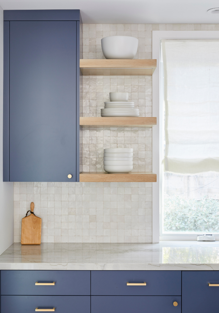 Coddington-Design-Home-Interiors-Bay-Area-Napa-Valley-Open-Shelving-Kitchen-Design-Navy-Cabinets