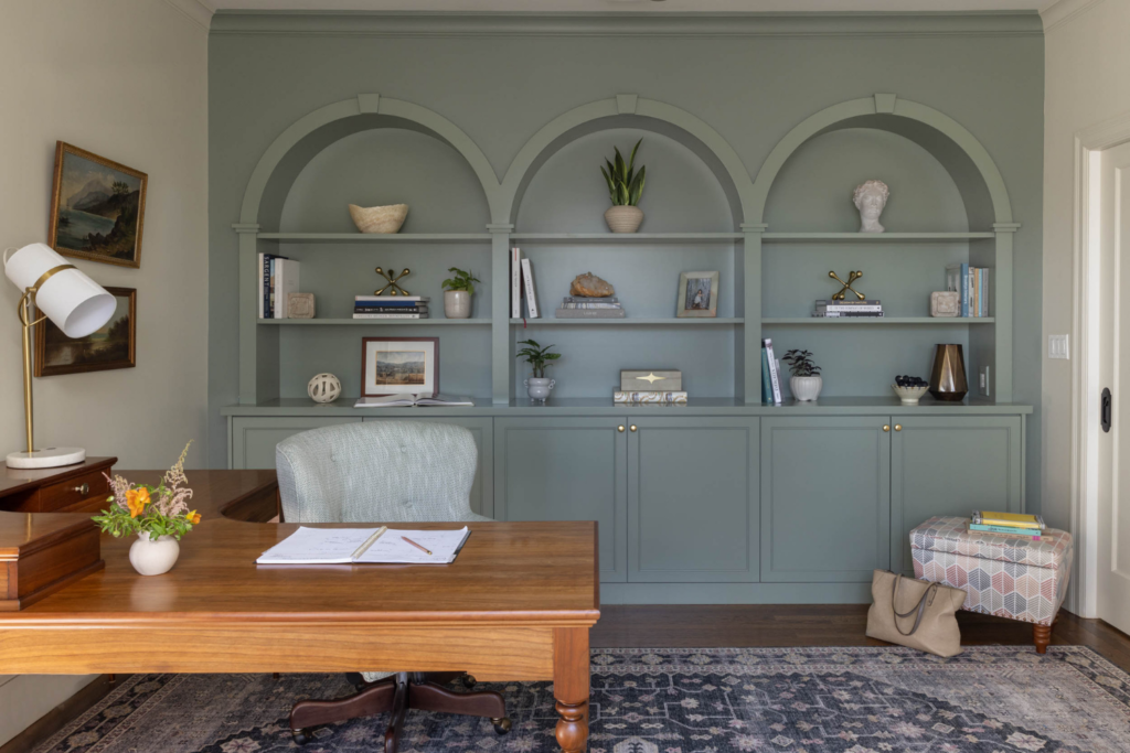 coddington-design-bay-area-2022-design-trends-home-office-with-arched-built-ins