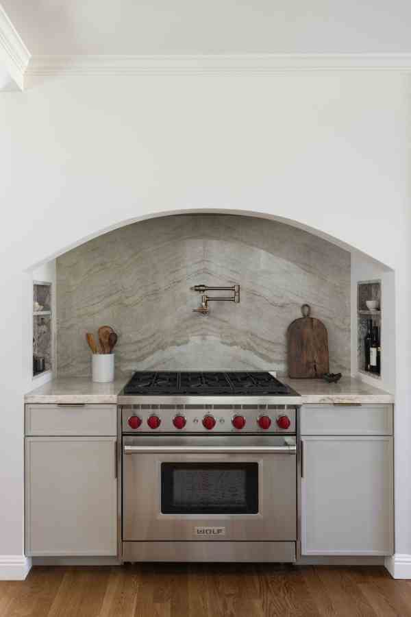 coddington-design-palo-alto-ca-why-this-room-works-kitchen-edition-wolf-range-curved-alcove-california-modern-design