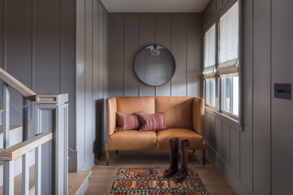 coddington-design-san-francisco-ca-wall-decor-ideas-tan-bench-in-entry-with-millwork-details